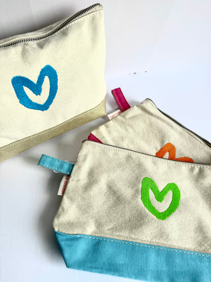 carrie song x tms heart travel pouch (lt blue w/ lime)